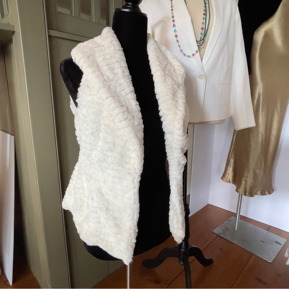 Me Jane Vest, Small - Picture 2 of 13
